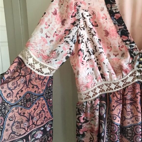 BEBE Blouse - Picture 13 of 16